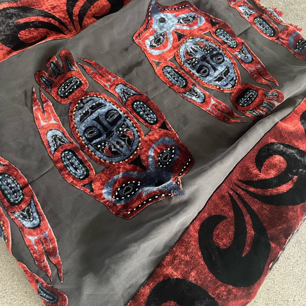Diving Eagle Patterned Scarf - Picture 4 of 6